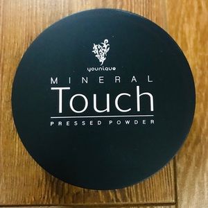 Younique Press Powder Foundation